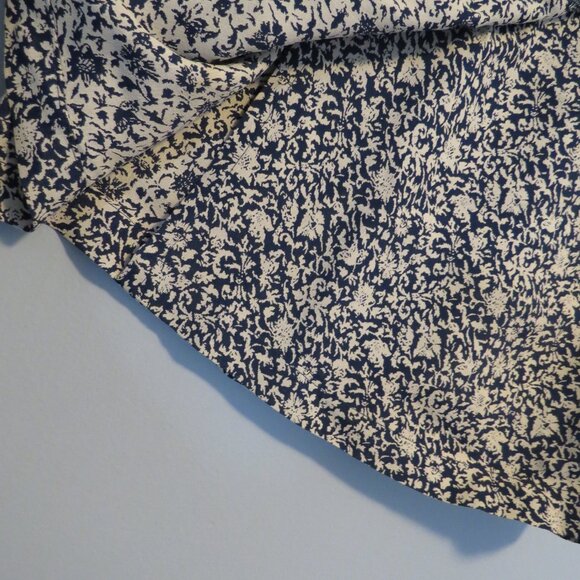 Vintage GAP Navy & Cream Floral Wrap Mini Skirt Sz 4 - Picture 3 of 7